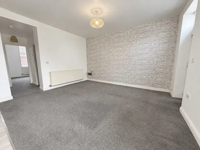 Halifax Road, Staincliffe, WF13, photo 2