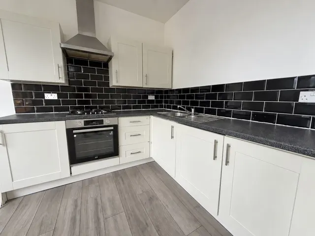 Halifax Road, Staincliffe, WF13, photo 3