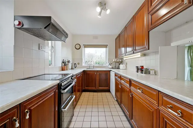 Photo 2 — Blenheim Drive, Oxford, Oxfordshire, OX2 8DG