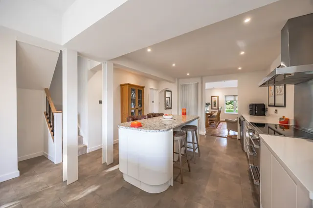 An Impressive Home with Incredible Vi, photo 3