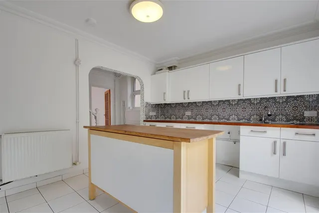 Photo 3 — Oakdene Road, Redhill