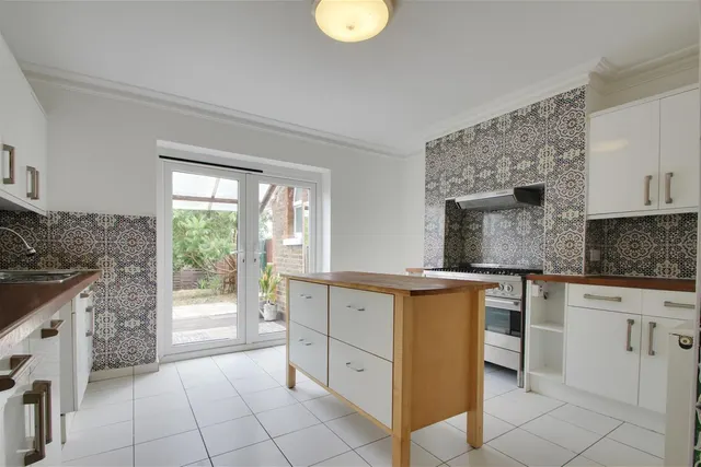 Photo 2 — Oakdene Road, Redhill