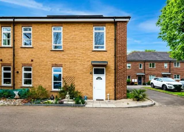 Overlord Close, Uxbridge