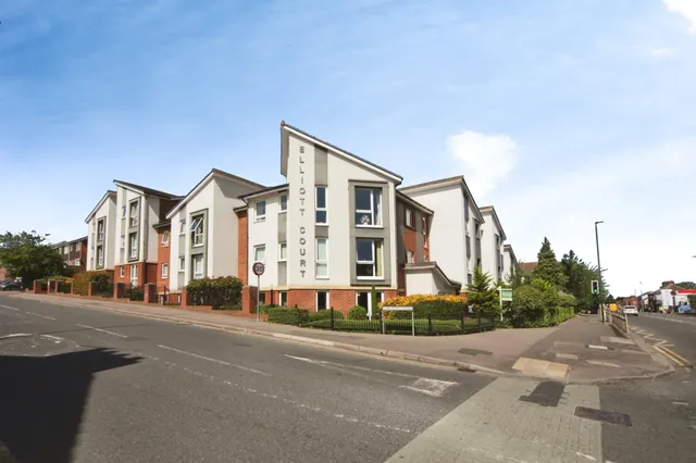 Elliot court, photo 1