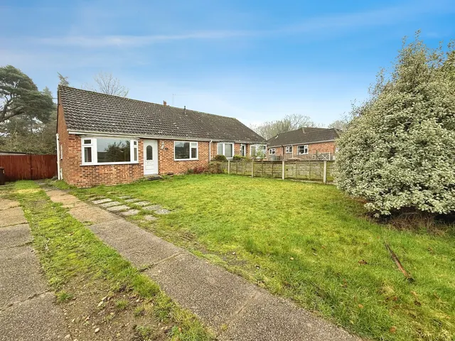 Laurel Road, NR7, photo 1