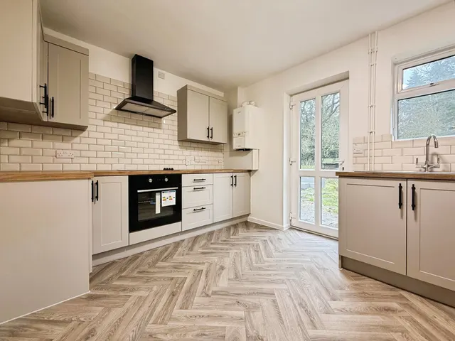 Laurel Road, NR7, photo 2
