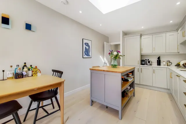 157 Kirkwood Road, London, photo 1