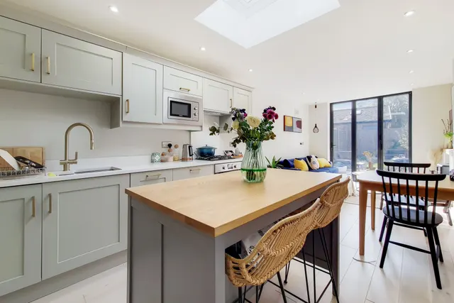 Photo 3 — 157 Kirkwood Road, London