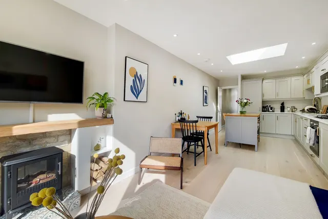 Photo 2 — 157 Kirkwood Road, London