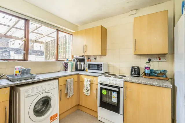 Maplehurst Road, Chichester, PO19, photo 3