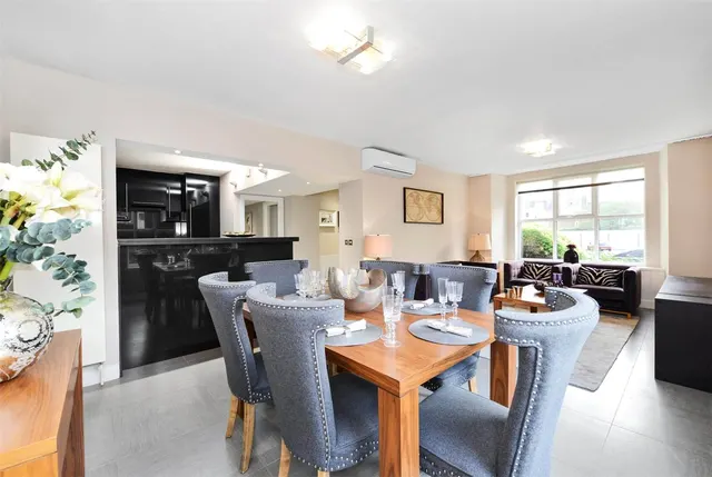 Boydell Court, St John's Wood Park, NW8, photo 2