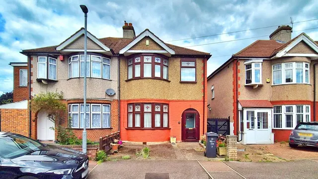 Stanley Avenue, Dagenham, RM8, photo 1