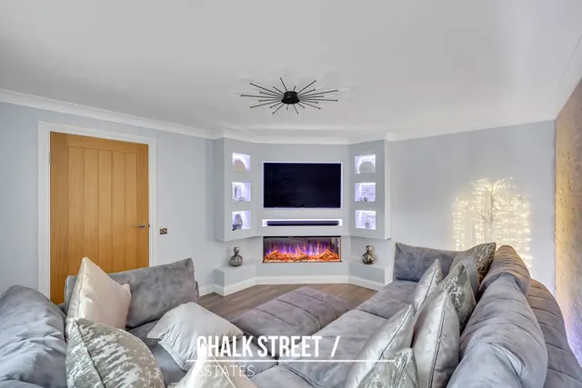 Robinson Close, Hornchurch, RM12, photo 2