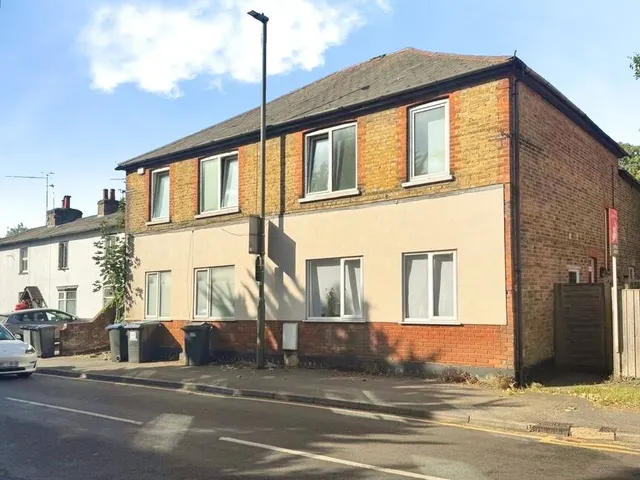 St. Judes Road, Englefield Green, Surrey, TW20, photo 1