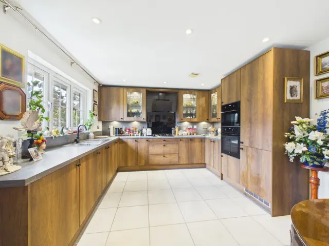 Photo 3 — Owl Close, Billingshurst, West Sussex