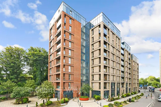 Marketfield Way, Redhill, RH1, photo 1
