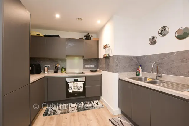Marketfield Way, Redhill, RH1, photo 3