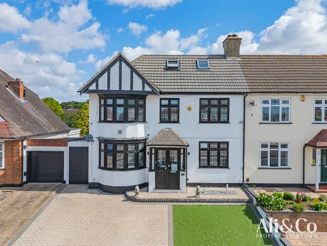 Wood View, Grays, Essex, RM16 2WJ, photo 1