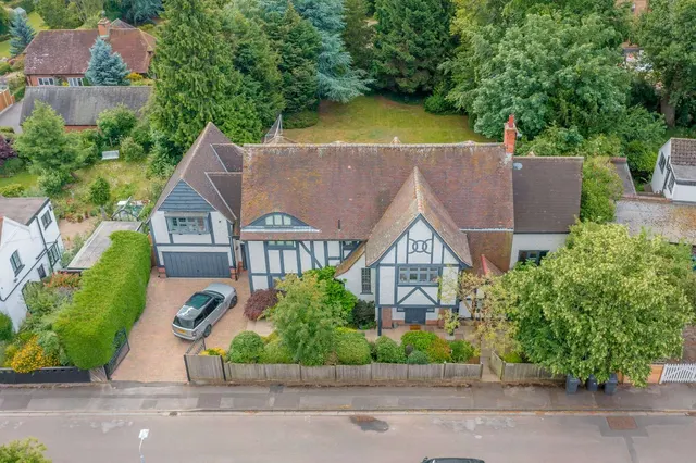 Hallfields, Edwalton, Nottingham, Nottinghamshire, NG12 4AA, photo 1