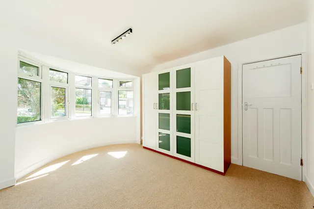 Photo 2 — 33 Alverstone Road, Wembley