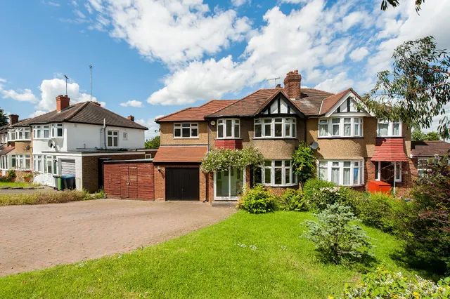 33 Alverstone Road, Wembley, photo 1