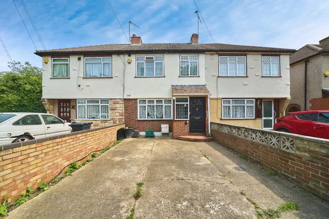 New Road, Feltham, TW14, photo 1