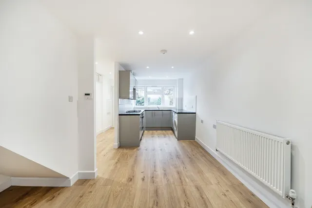 Whitehall Road, Uxbridge, UB8, photo 1