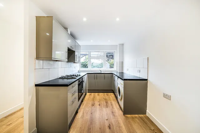 Whitehall Road, Uxbridge, UB8, photo 2