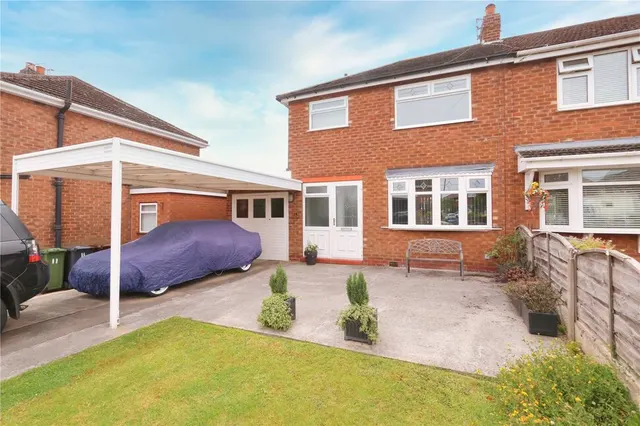 Warren Close, Denton, Greater Manchester, M34, photo 1