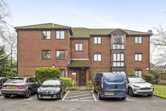 Photo 3 — Glenlyon Court, 26 Castle Road, Weybridge, Surrey, KT13 9RB