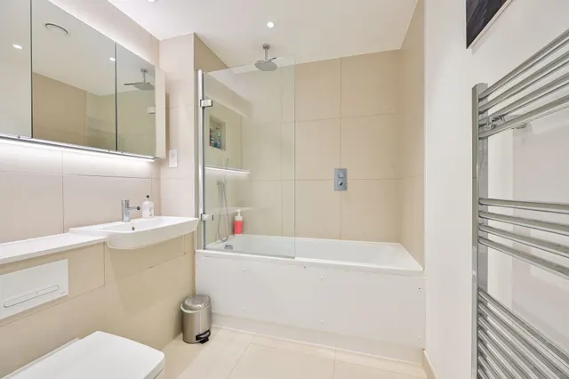 Photo 3 — Flat 22 Cavendish Apartments, 16a Wyndham Road, London,