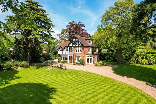 Woburn Hill, Addlestone, KT15, photo 2