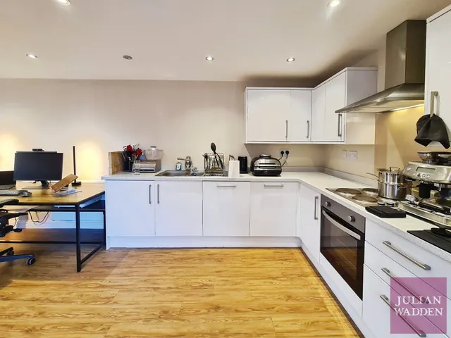 Wood Street, Glossop, SK13, photo 3