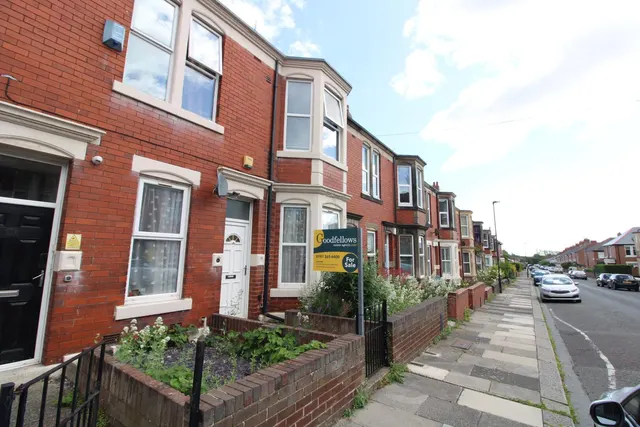 Sackville Road, Heaton, photo 1
