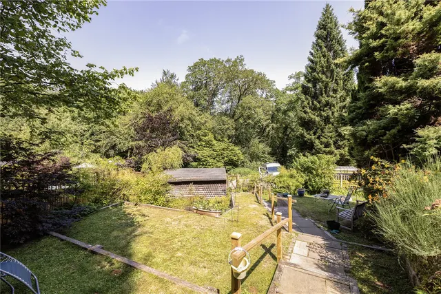 Whitmore Vale Road, Grayshott, GU26, photo 3