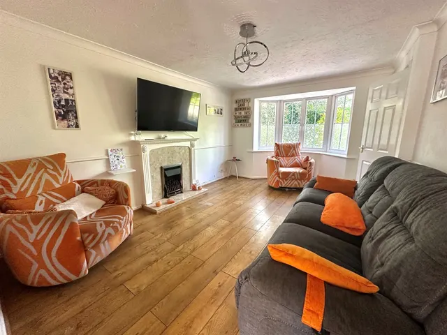 Photo 3 — Tristram Close, Chandler's Ford, Eastleigh