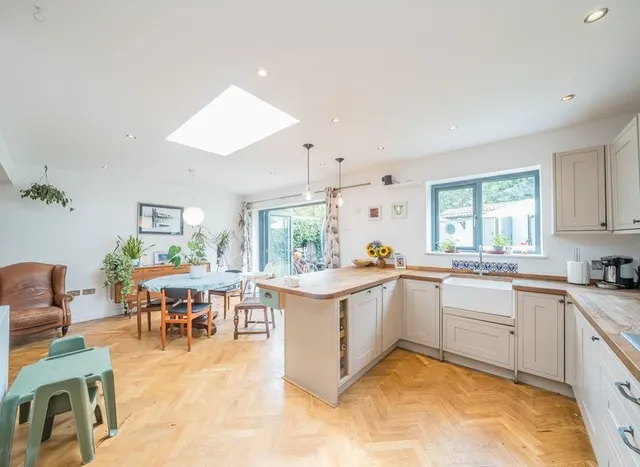 Photo 3 — Arlington Close, Twickenham, TW1