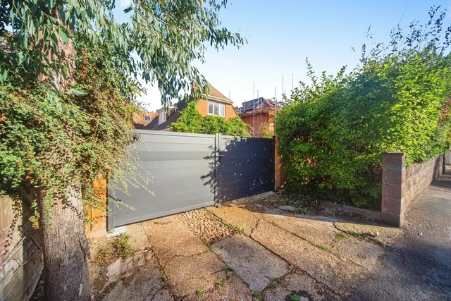 Burgess Road, Southampton, SO16, photo 2