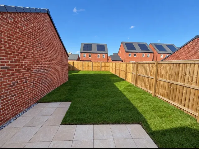 Charlotte Fox Lane, LS15, photo 2