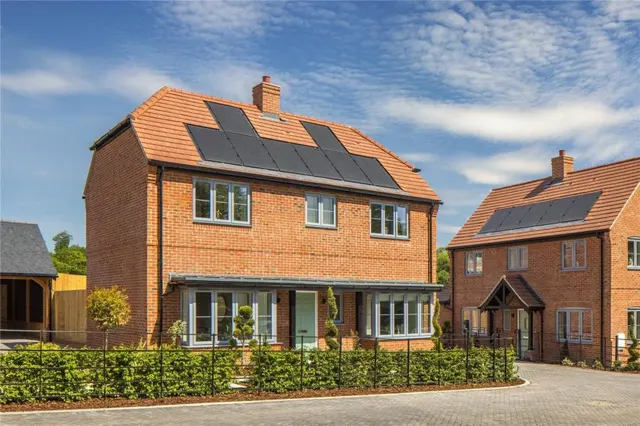 Off Worting Road, Basingstoke, RG23, photo 2