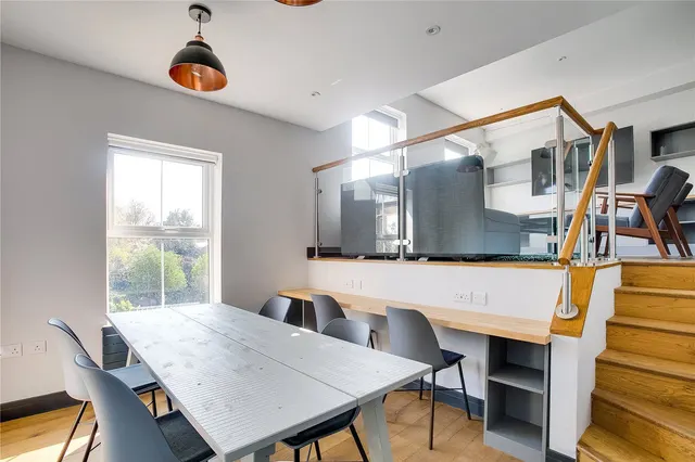 Photo 2 — Room 2 83A Lavender Hill, London