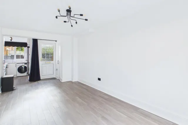Prince Albert Court, Brockworth, GL3, photo 3