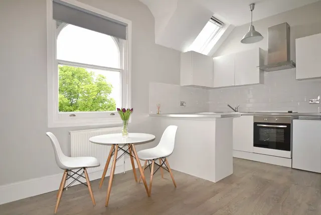 Wolsey Road, KT8, photo 3
