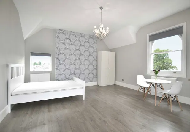 Wolsey Road, KT8, photo 2