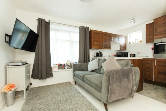 Hambledon Close, Uxbridge, photo 2