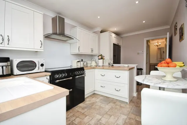 Photo 3 — Riverview Gardens, Hullbridge, Hockley, Essex, SS5