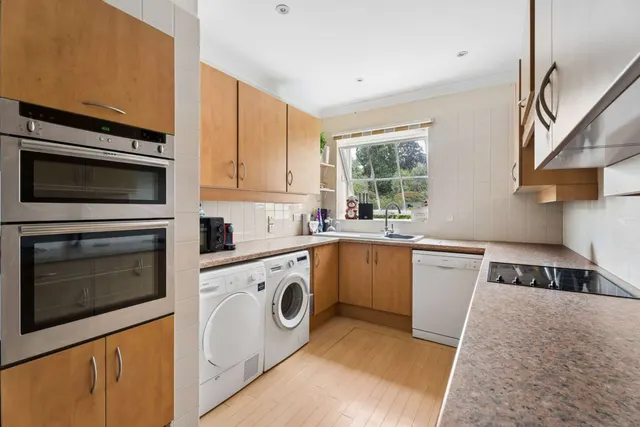 Photo 2 — Shardeloes, Missenden Road, Amersham, Buckinghamshire, HP7 0RL