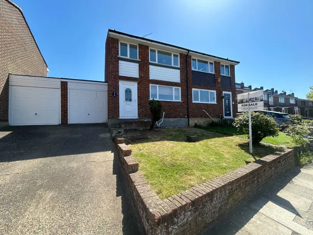 Quickthorn Crescent, Chatham, Kent, ME5 0TL, photo 1