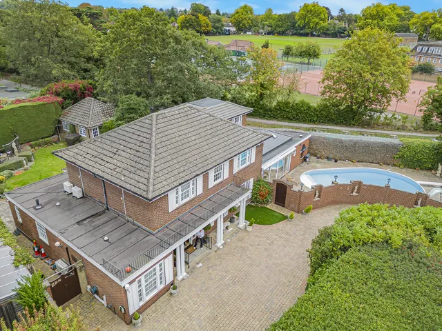 Beckenham, BR3 5BN, photo 1