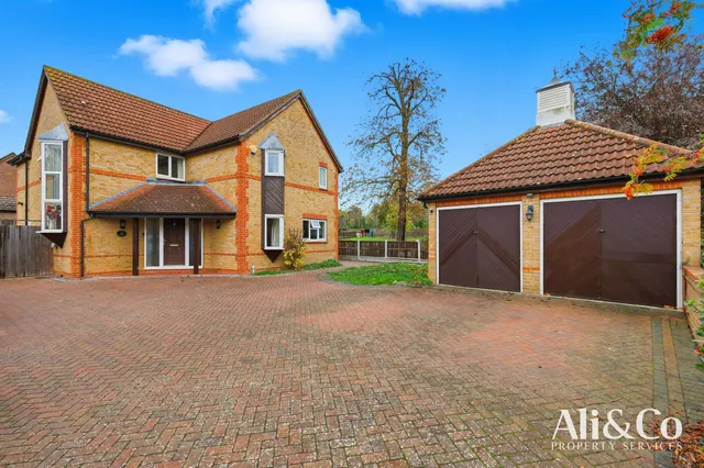 Moss Bank, Grays, Essex, RM17 5EF, photo 1